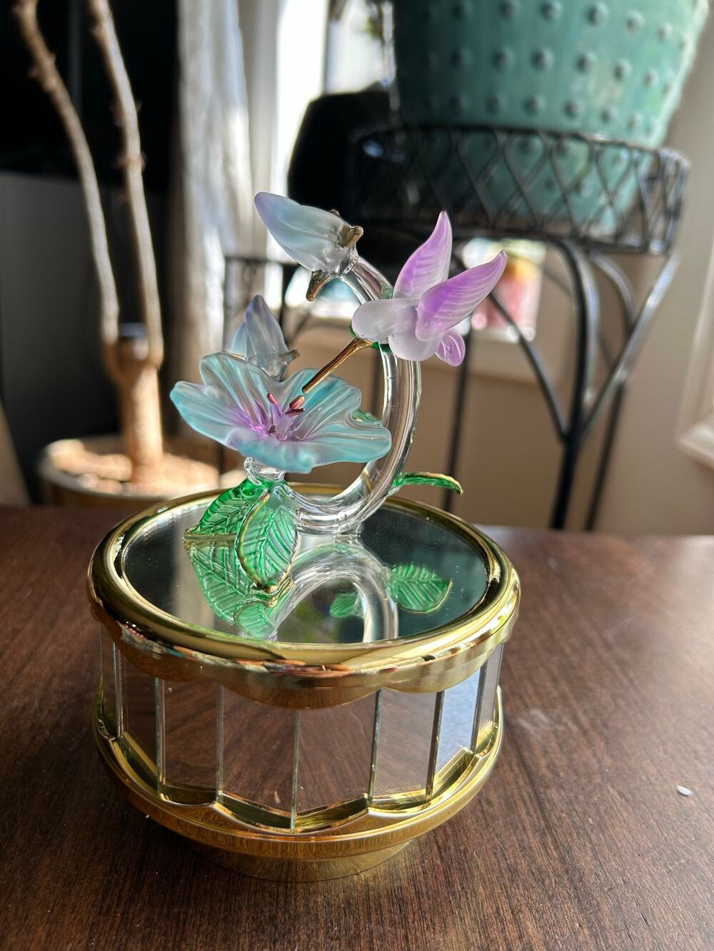 New Vintage Mirrored Hummingbird Glass Art Music Box Rotating Gold Trim gift